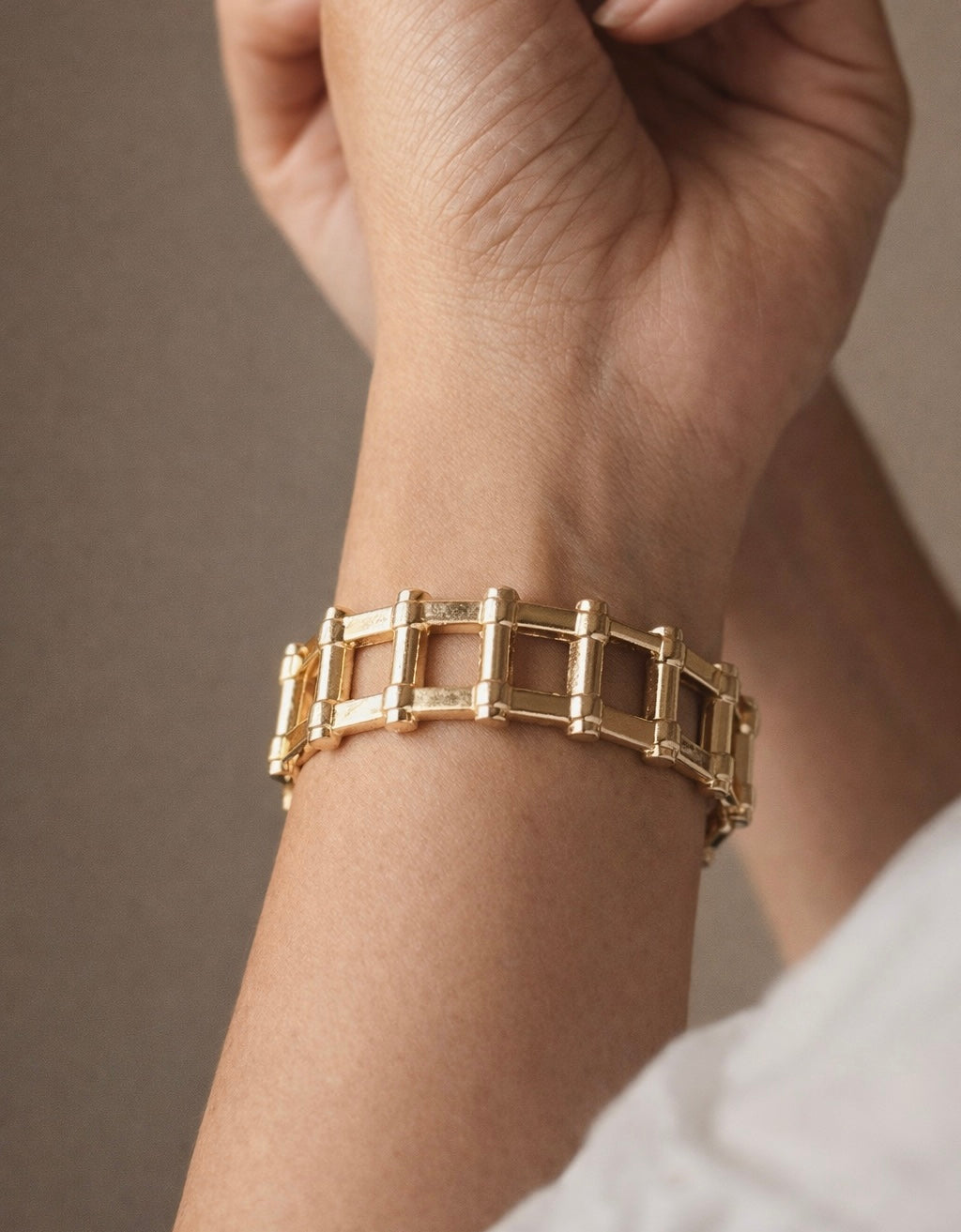BOLD LINE GOLD CUFF