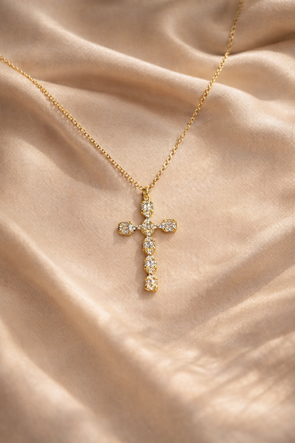 LUMINOUS CROSS PENDANT
